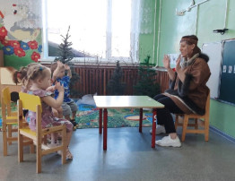 Зайка в гостях у малышей Зайка в гостях у малышей.